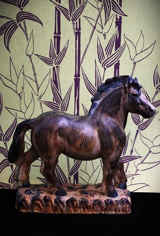 Arne Ingdam keramik hest med fin glasur. Sign. AJ.H: 30,5cm...