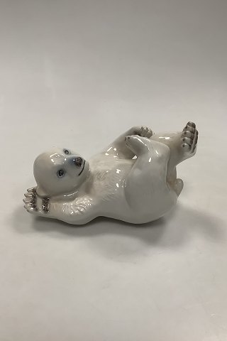 Royal Copenhagen Figur af Isbjørneunge på ryggen No. 537