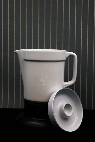 Royal Copenhagen - Aluminia Blåkant fajance kaffekande.RC# 2940.Designet af Grethe Meyer...