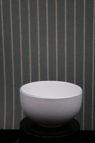 Royal Copenhagen - Aluminia Blue Line earthenware bowl.H: 6.5cm. Dia.: 11.5cm. RC# 3081.4...
