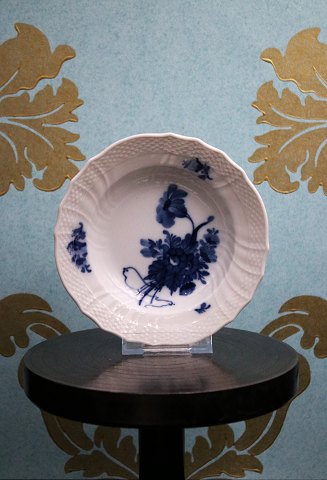 Royal Copenhagen Blå Blomst svejfet jordbær kompot lille dyb tallerken.RC# 10/1619...
