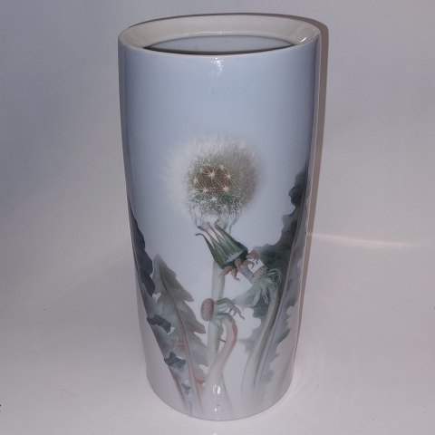 B&G porcelain vase with thistles and buttercups​