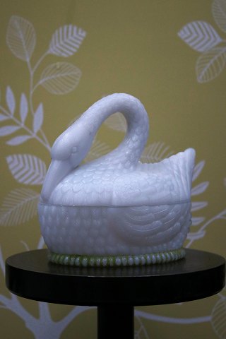 Rare, old swan in white glass. Great for storing small items in the kitchen or simply as decoration...