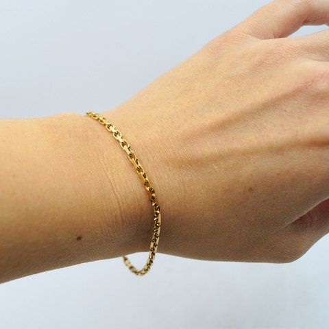 Ankerarmbånd i 8 kt. guld, facetsleben, tråd 1 mm bredde 2,5 mm
