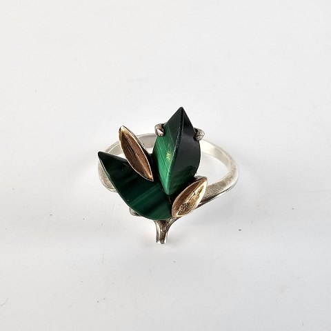Ring i sølvmed malakitstr. 57
