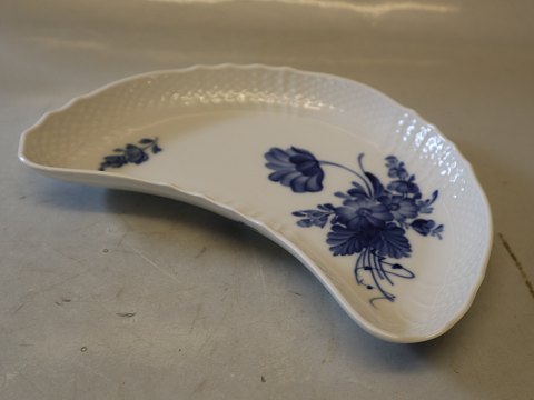 1713-10 Crescent shaped dish  21 cm Danish Porcelain Blue Flower curved Tableware