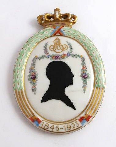 Royal Copenhagen. Silhouette plate. Prince Ernst August. Duke of Cumberland & Brunswick. 1845-1923. Height 12.6 cm. (1 quality)