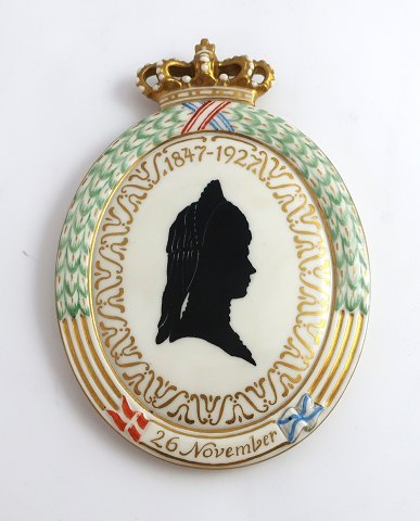 Royal Copenhagen. Silhouette platte. Tzarina Dagmar. 1927. Højde 12,6 cm. (1 sortering)