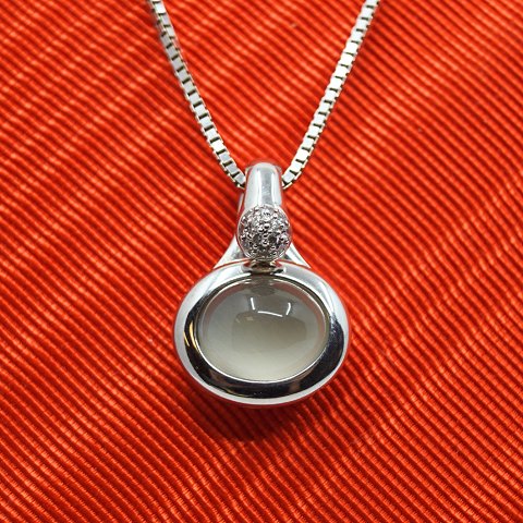 Ole Lynggaard; Emely pendant in 18k white gold set with moonstone and diamonds