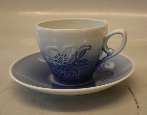 464 Cup 6.3 x 7.8 cm  & saucer 14.4 cm (464/305) B&G porcelain Blue Christmas Rose
