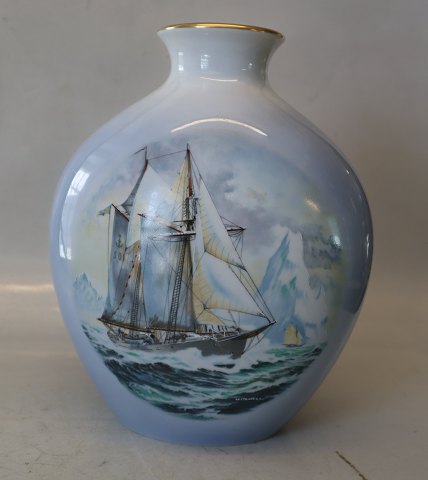 B&G 8874-5506 Windjammer Vase 24.5 x ca 21 cm The Schooner Gladan in Northern Seas Limited #310 of 500 James E. Mitchell B&G Porcelain