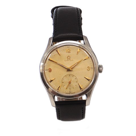 Omega armbåndsur i stål ref. 2639-8 ca. år 1951. Værk kaliber 265 med manuelt optræk. Skive i god stand med patina. D: 36mm