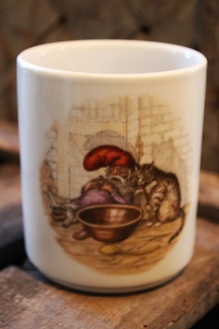 Rare Royal Copenhagen jar / flower pot hides for bulbs in the Christmas dining set...