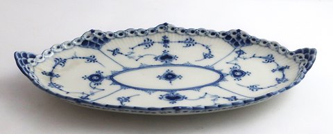 Royal Copenhagen. Musselmalet Halvblonde. Asiet. Model 613. Længde 25 cm. (1 sortering).