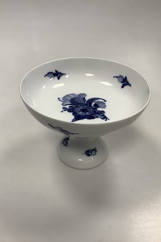Royal Copenhagen Blå Blomst Flettet Skål på fod No. 8064