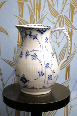 Chocolate jug in Blue Fluted Half lace from Royal Copenhagen. RC1#/506.(WITHOUT LID)