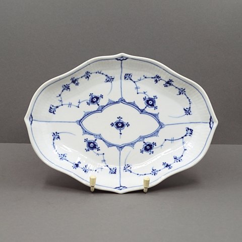 Royal Copenhagen, musselmalet riflet porcelæn; Asiet #147