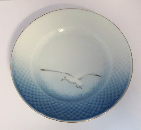 Bing & Grøndahl. Måge stel med guld. Frokost tallerken. Model 26. Diameter 21,5 cm. (1 sortering)