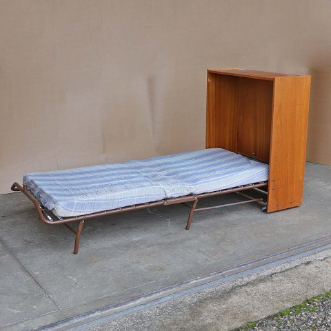 Skab med sengteak209 cm