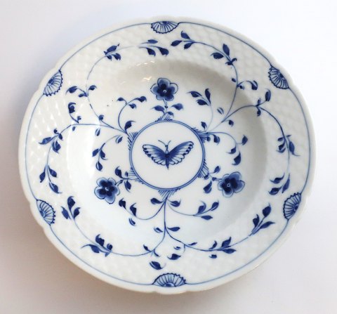 Bing & Grøndahl. Sommerfugl. Dyb tallerken. Model 23. Diameter 21 cm. (2 sortering)