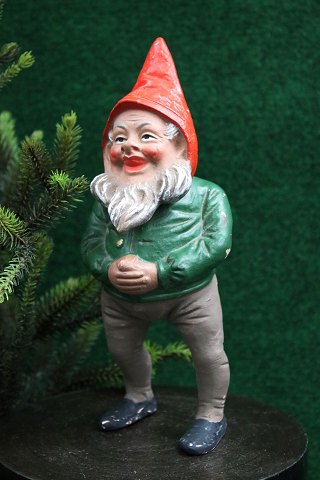 Fine, old painted terracotta Santa Claus with fine patina. Height: 22.5cm.
