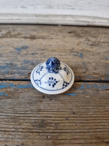Royal Copenhagen Musselmalet riflet låg til lille kaffekande no. 2065