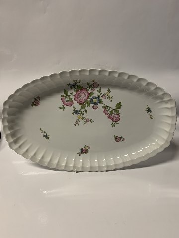 Ovalt Fad med blomster.Mål: 42 X 26,5 cm.