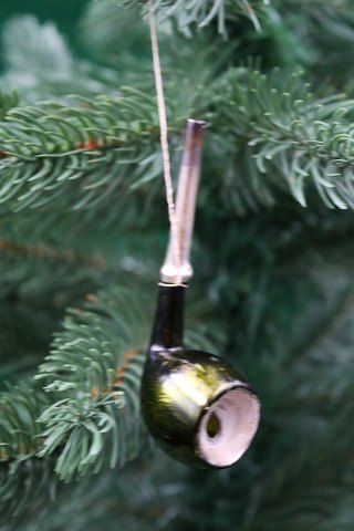 Gammel glas julepynt fra 1930 i form af pibe. L: 8,5cm.