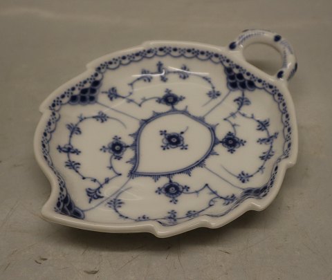 547-1 Accent dish with handle, leaf shaped 18.5 cm Blue Fluted Danish Porcelain half lace