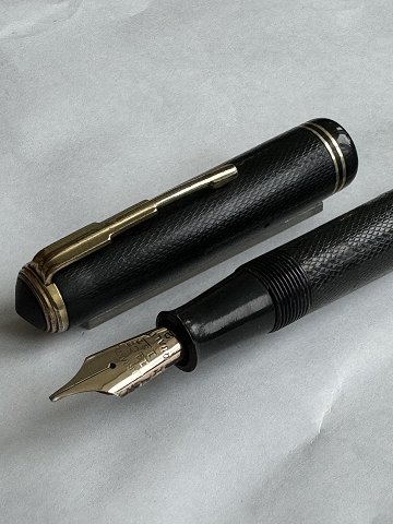 Black MAGAFOLD fountain pen from Uniteds Kingdom