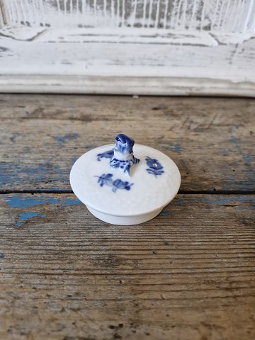 Royal Copenhagen Blå Blomst Svejfet låg til tekande no. 1688