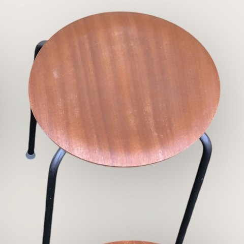 SkammelTeak med stålben650kr
