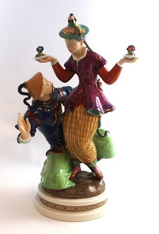 Royal Copenhagen. Porcelænsfigur. Kineserpar. Model 2162. Design Gerhard Henning. Højde 33,5 cm. (1 sortering)