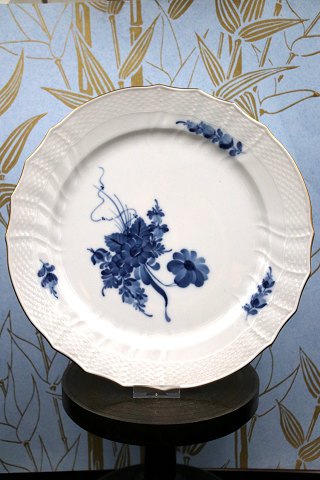 Royal Copenhagen, Blue Flower - Curved dinner plate with gold rim.Dia.: 27.5cm. RC# 628...