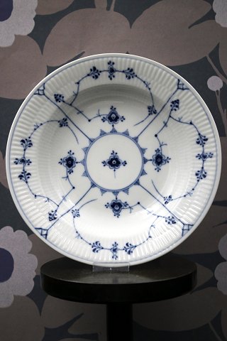 Antik Musselmalet , Riflet dyb tallerken fra Royal Copenhagen.1/167. 1893-1923...