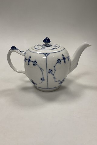 Royal Copenhagen Musselmalet Riflet Thekande No. 259