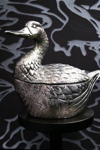 Delicious Italian ice bucket designed by Mauro Manetti in the shape of a duck in silver-plated pewter from the 60s...