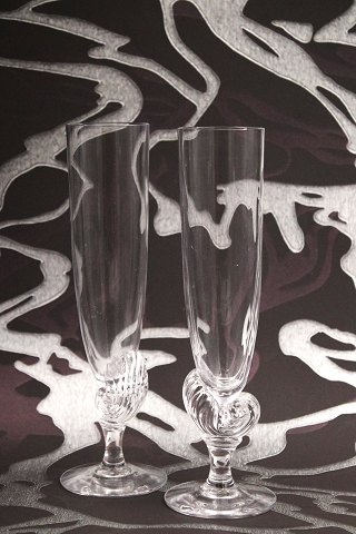 Beautiful Neptun champagne glass from Holmegaard designed by Darryle Hinz 1987...