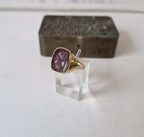 Vintage herrering i 14 kt guld med karneol plade udskåret med dekoration af romersk soldat