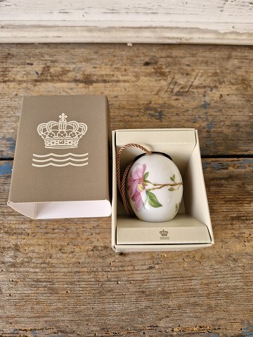 Royal Copenhagen Easter egg decorated with magnolia from 2019