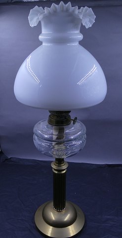 item no: be-Petroleumslampe m.Opalskærm
