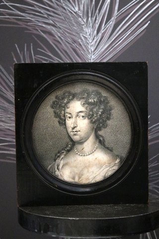 Antikt , lille gravur af Dronning Maria Stuart af Skotland 1542-67. i gammel sortmalet træ ramme...