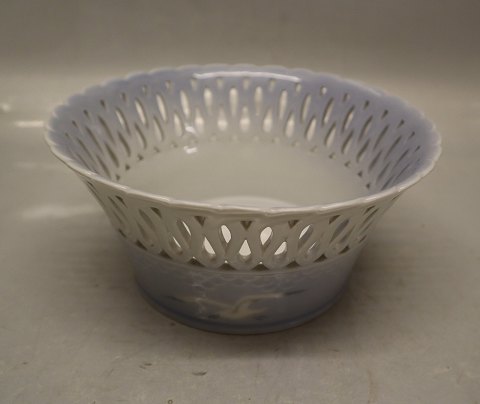 B&G Round Fruit Basket 10 x 20 cm 1902-1914 Seagull Porcelain without gold