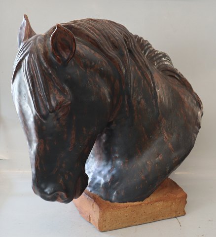 Dansk Stentøj B&G 7001 Hestehoved 40 x 44 cm  Karl Otto Johansen