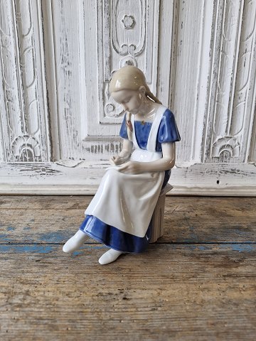 B&G sjælden figur - Sygeplejerske elev no. 1687