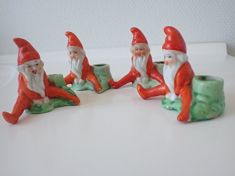 4 ensartede porcelænsnisser. Sælges individuelt.