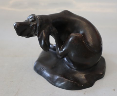 Bronze - Bloodhound puppy - only five months old "Pedro" by Jean René Gauguin 1911 DK
