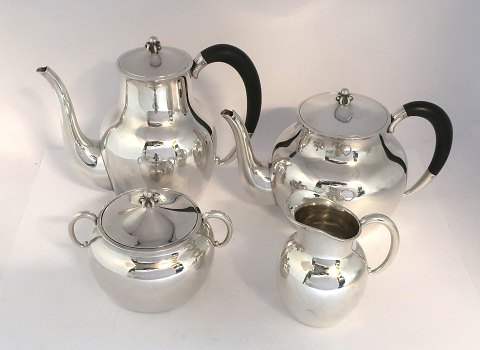Hans Hansen. Sterling (925). Kaffe- the service. Bestående af kaffekande, thekande, sukkerskål og flødekande.Design, Karl Gustav Hansen. Model #371