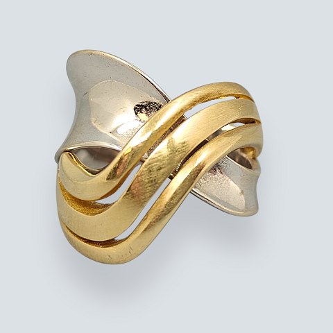 Bred ring i 14 kt. guld og hvidguld