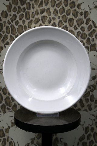 Royal Copenhagen deep plate in white hotel porcelain / iron porcelain.Dia.: 23.5cm...